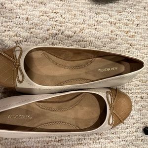 Aerosoles tan & cream flats size 10 - never worn